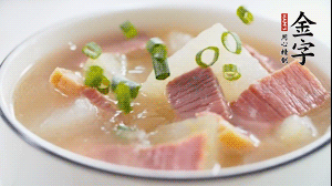 出鍋前撒上蔥花。