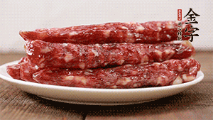 金字香腸切小段備用。