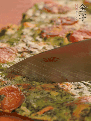 小火煎3分鐘后翻面，蓋蓋兒燜2分鐘。