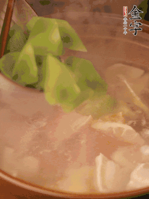 再加入焯水過的百葉結(jié)、萵筍塊燉15-20分鐘。