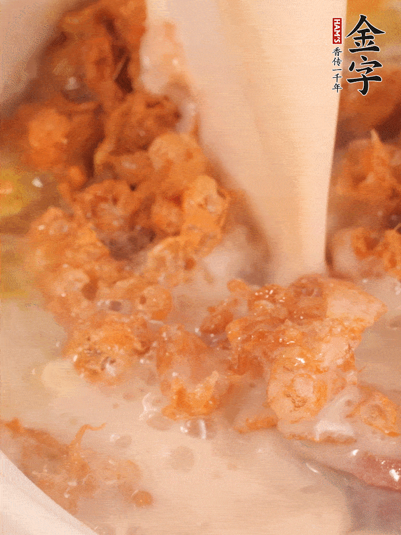 加入蛋酥再煨煮2分鐘，加入豆漿。