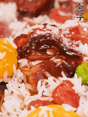 調醬汁，把蠔油：生抽：老抽：香油按1:2:1:0.5的比例。