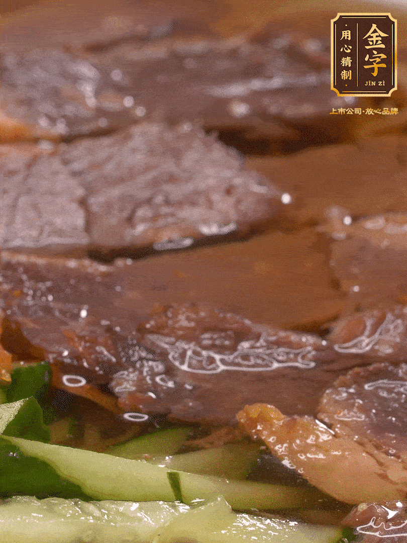 養(yǎng)麥冷面，涼水中清洗浸泡5分鐘，沸水中煮3分鐘，涼水漂洗沖涼