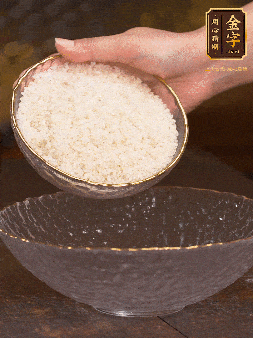 大米洗凈，浸泡1小時