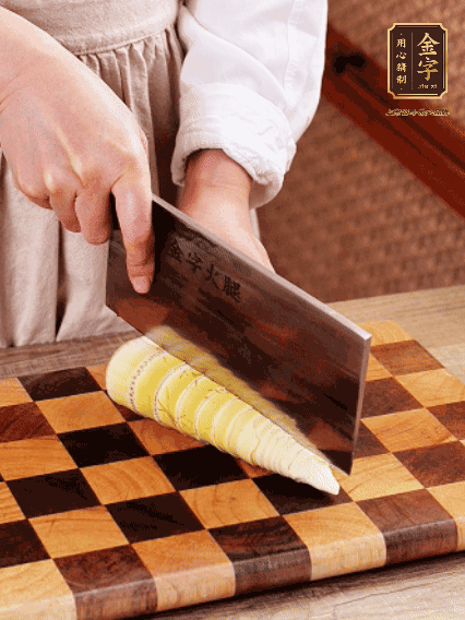 春筍切片，焯水1分鐘